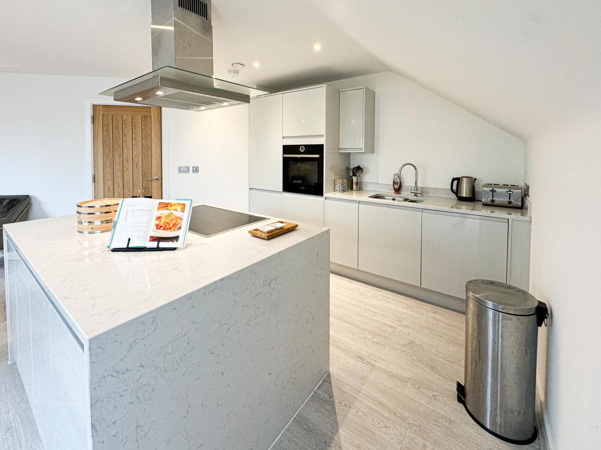 Free Parking - - Penthouse