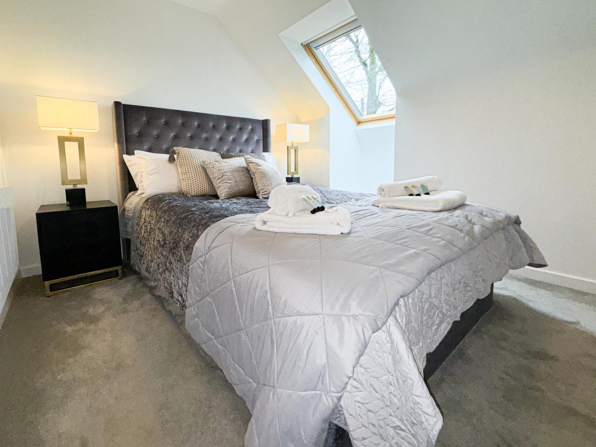 Free Parking - - Penthouse *
